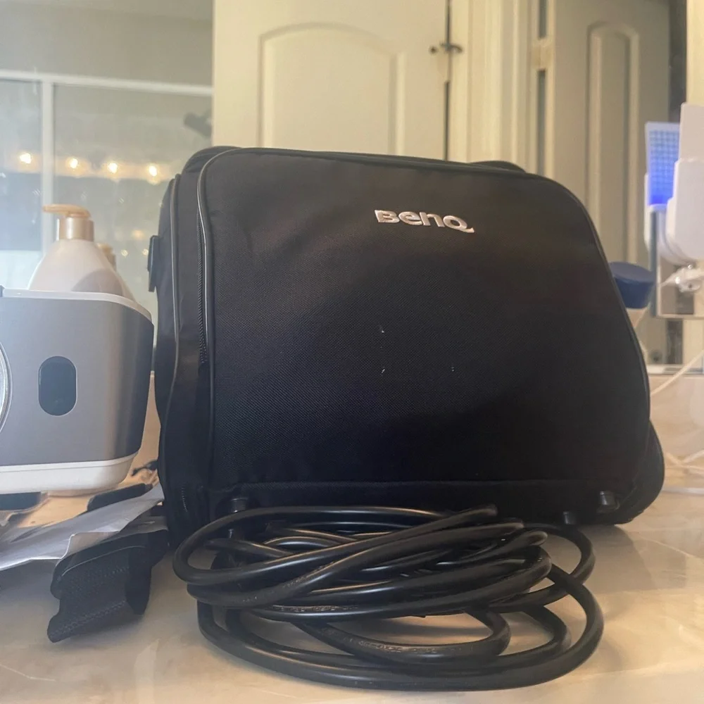 Projector - Picture 2 of 7